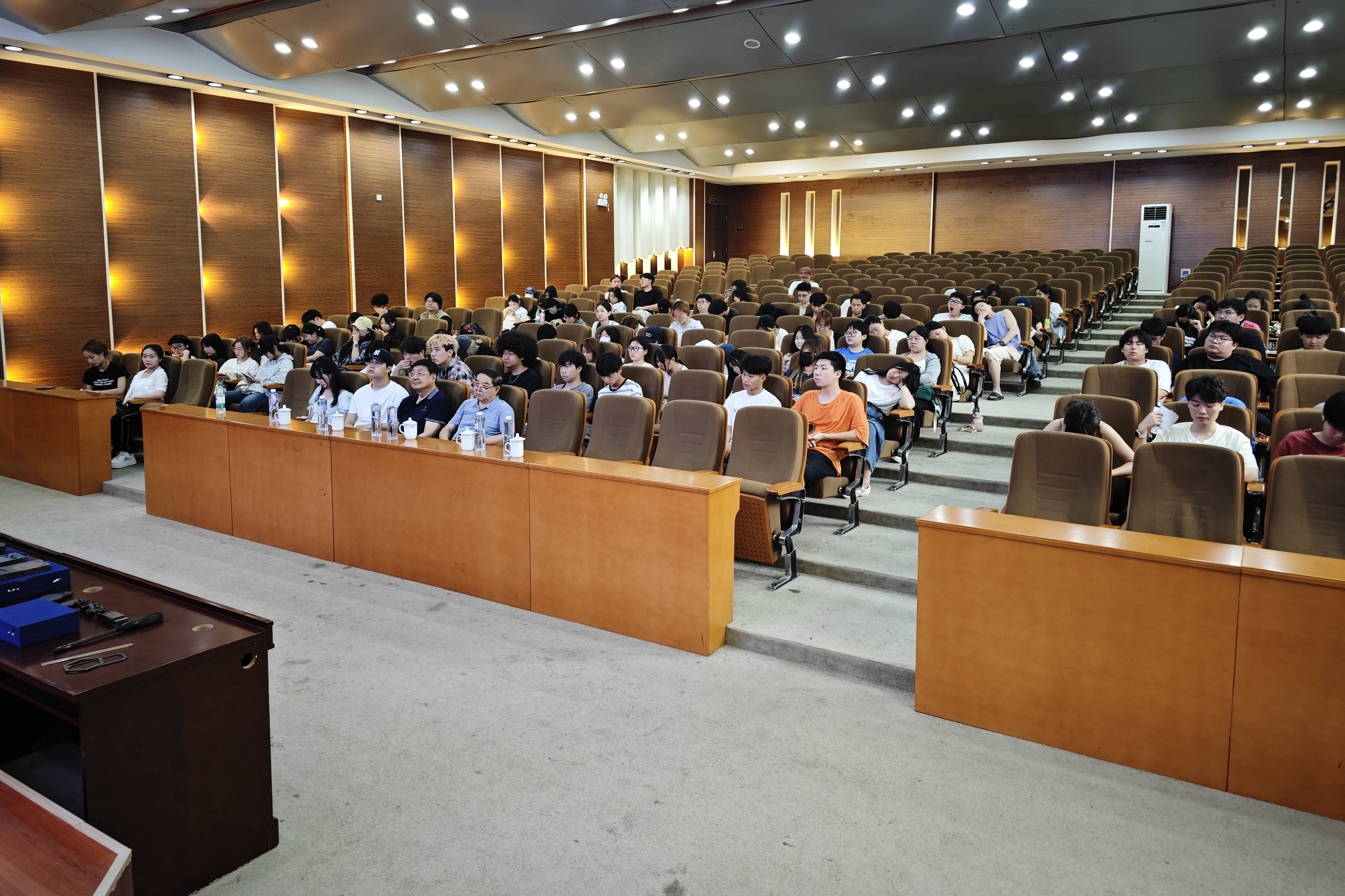 北京科技大学毕业证明书模板